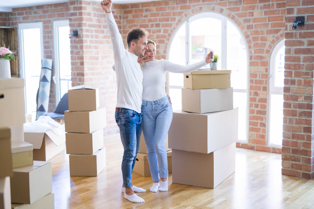 Idei de cadouri de casa noua - ce sa oferi in dar cunoscutilor care isi schimba locuinta